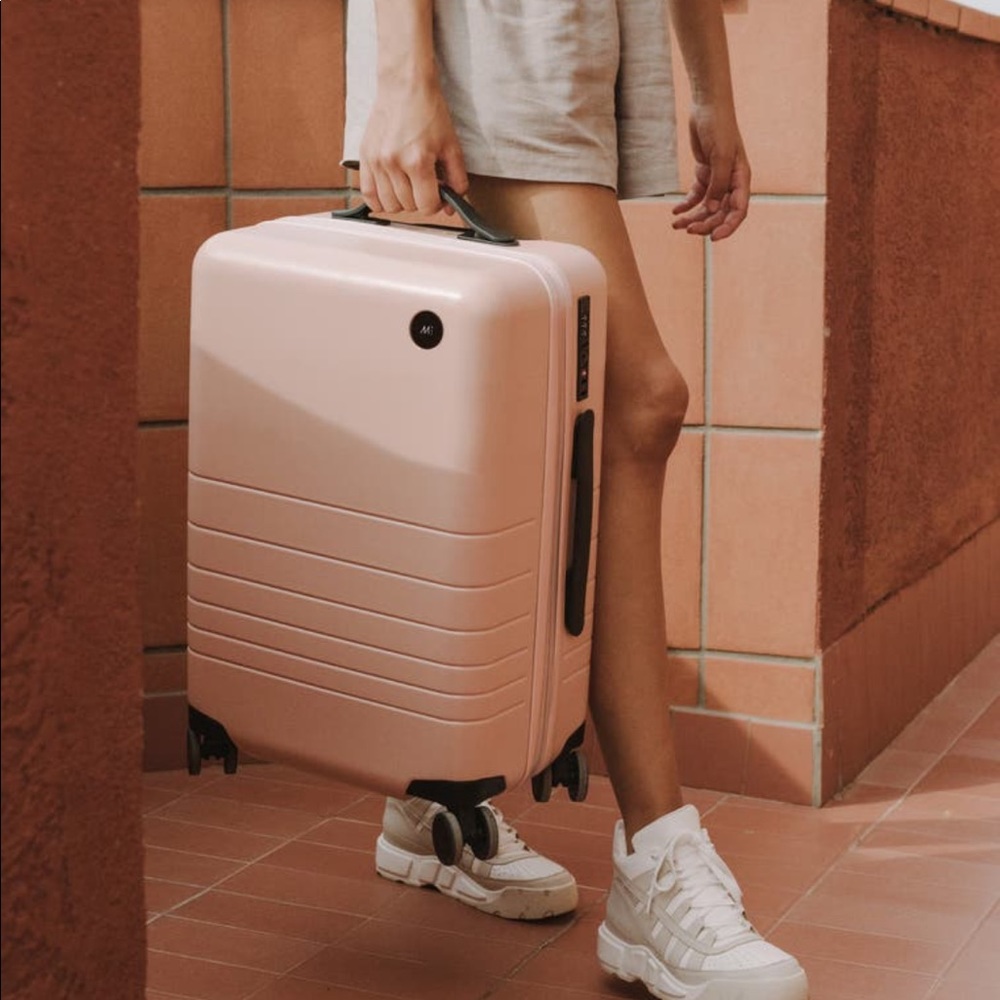 New in box Monos 23-Inch Carry On